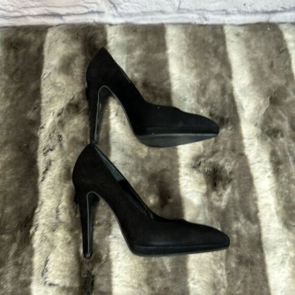 BNIB simple black pumps - Picture 3 of 8